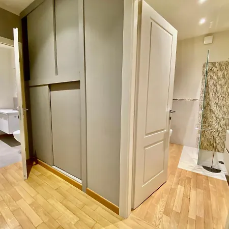 Daire Casa Lagrange - Elegant In The Hurt Of Centre With Parking By A Porter *