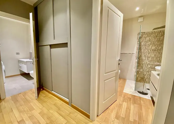 Apartment Casa Lagrange - Elegant Apt In The Hurt Of Centre With Parking By Home A Porter *