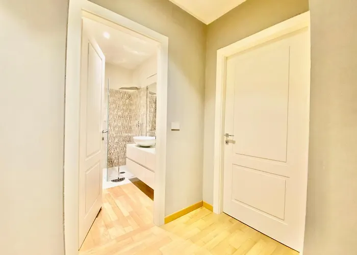 Casa Lagrange - Elegant Apt In The Hurt Of Centre With Parking By Home A Porter Apartment