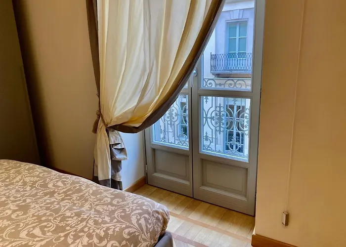 Apartment Casa Lagrange - Elegant Apt In The Hurt Of Centre With Parking By Home A Porter