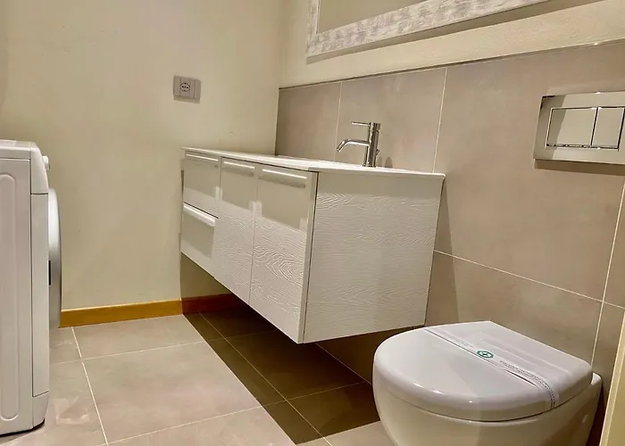 Casa Lagrange - Elegant Apt In The Hurt Of Centre With Parking By Home A Porter Apartment