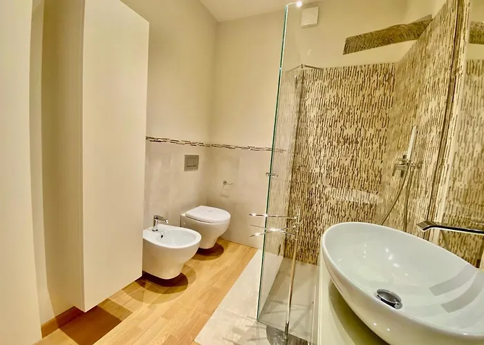 Casa Lagrange - Elegant Apt In The Hurt Of Centre With Parking By Home A Porter