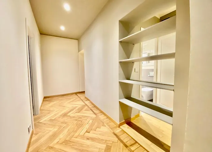 Casa Lagrange - Elegant Apt In The Hurt Of Centre With Parking By Home A Porter