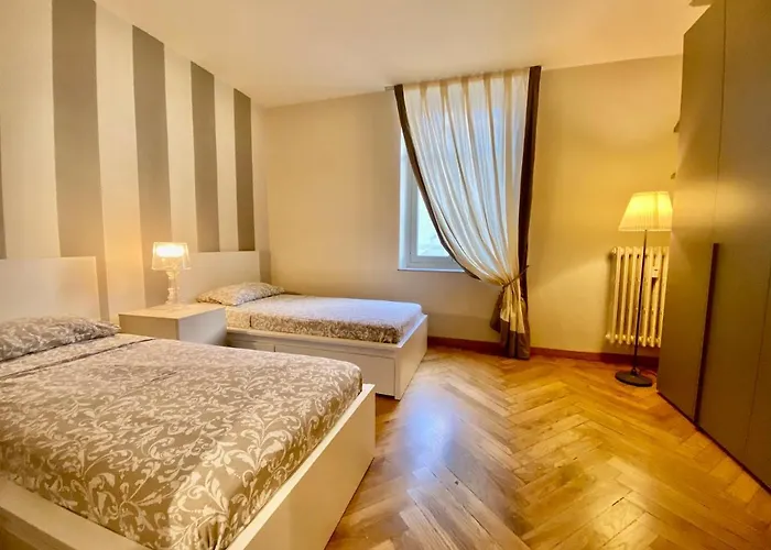 Casa Lagrange - Elegant Apt In The Hurt Of Centre With Parking By Home A Porter Apartment *