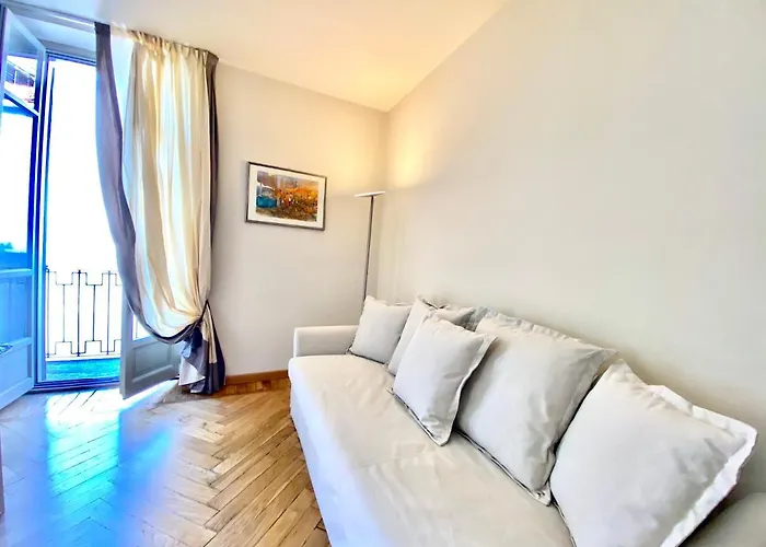 Casa Lagrange - Elegant Apt In The Hurt Of Centre With Parking By Home A Porter