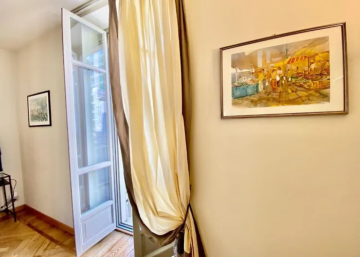 Casa Lagrange - Elegant Apt In The Hurt Of Centre With Parking By Home A Porter