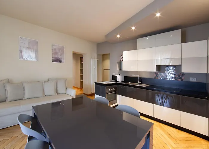 Casa Lagrange - Elegant Apt In The Hurt Of Centre With Parking By Home A Porter Apartment