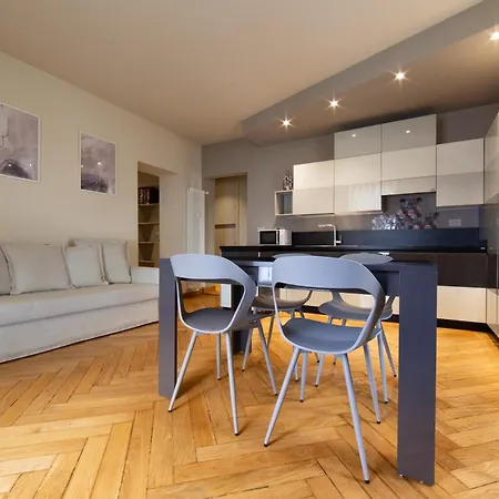 Casa Lagrange - Elegant In The Heart Of Centre With Parking By A Porter Apartman
